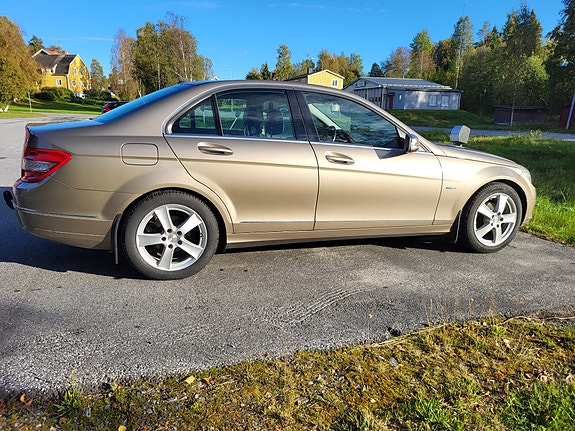 Mercedes-Benz C200 8 of 14
