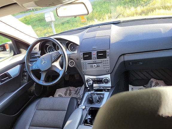 Mercedes-Benz C200 13 of 14