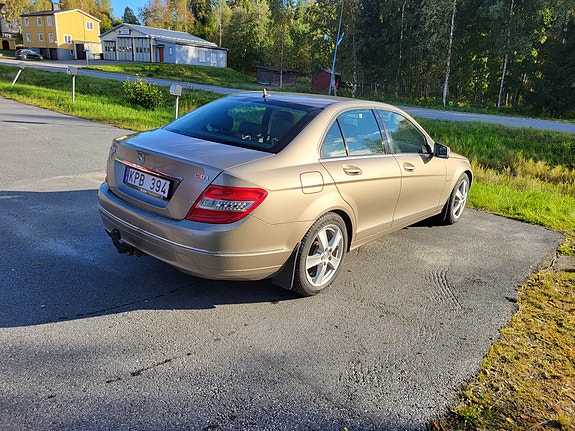 Mercedes-Benz C200 6 of 14
