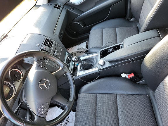 Mercedes-Benz C200 14 of 14