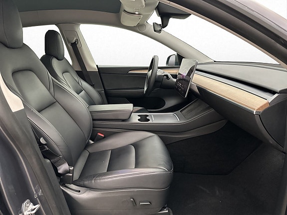 Tesla Model Y 13 of 29