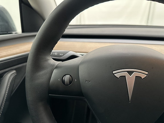 Tesla Model Y 17 of 29