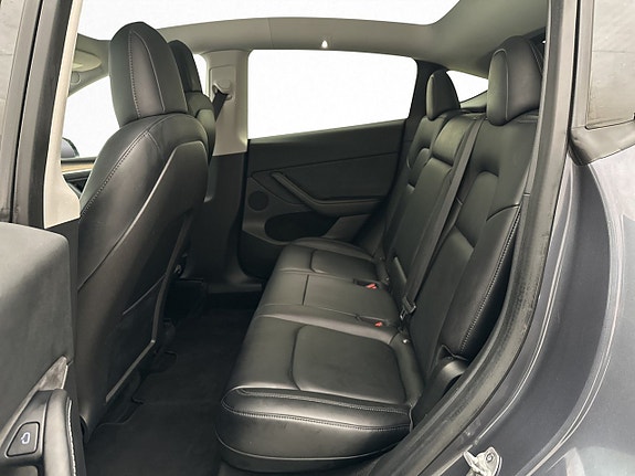 Tesla Model Y 15 of 29