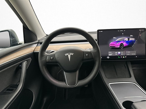Tesla Model Y 12 of 29