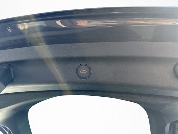 Tesla Model Y 28 of 29