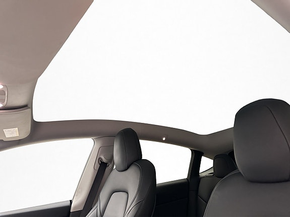Tesla Model Y 11 of 29