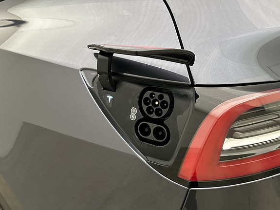 Tesla Model Y 29 of 29