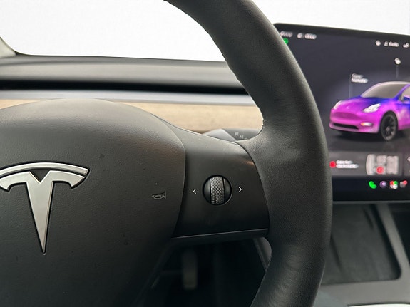 Tesla Model Y 18 of 29