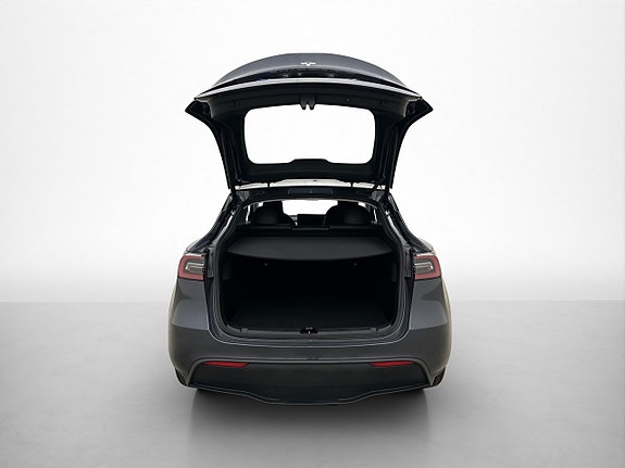 Tesla Model Y 27 of 29