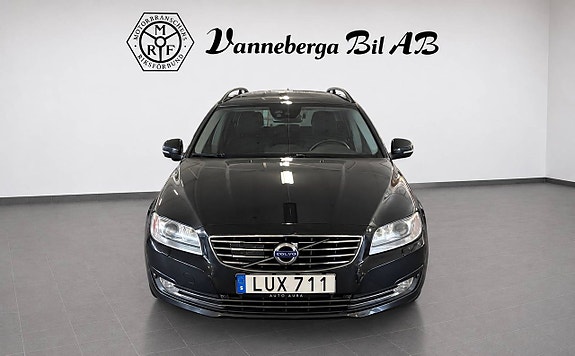 Volvo V70 2 of 7