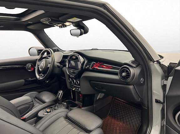 MINI Cooper SE 15 of 30