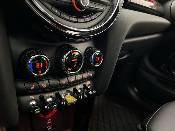 MINI Cooper SE 25 of 30