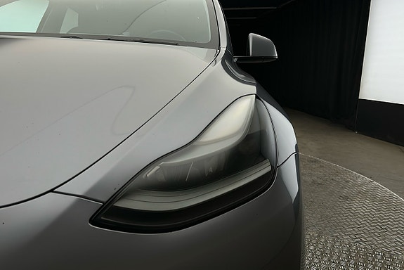 Tesla Model Y 11 of 25