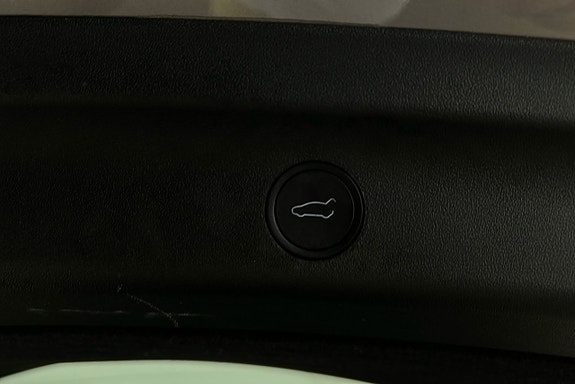 Tesla Model Y 14 of 25