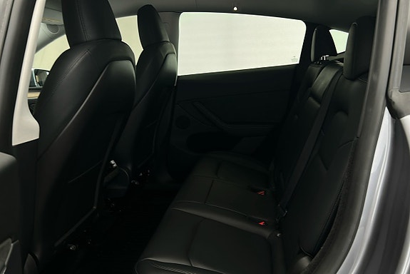 Tesla Model Y 12 of 25