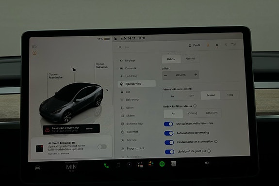 Tesla Model Y 24 of 25