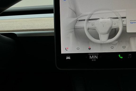 Tesla Model Y 21 of 25