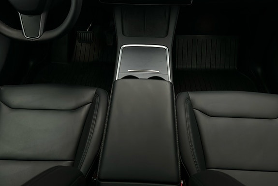 Tesla Model Y 8 of 25
