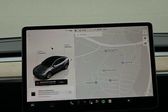 Tesla Model Y 7 of 25