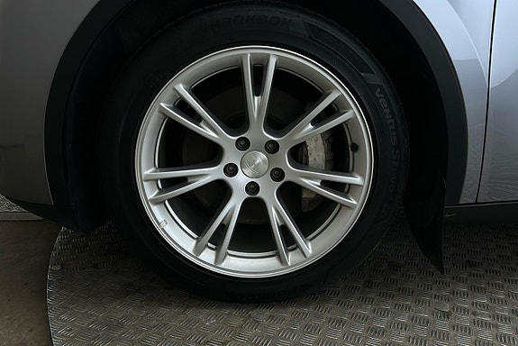 Tesla Model Y 10 of 25