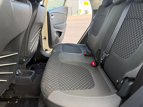 Renault Captur 11 of 19