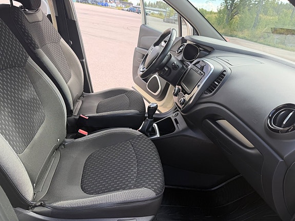 Renault Captur 6 of 19