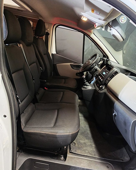 Renault Trafic 24 of 27