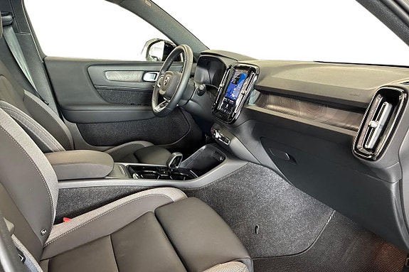 Volvo EX40 7 of 25