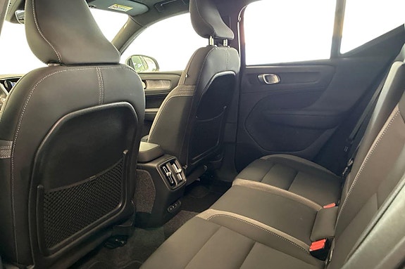 Volvo EX40 13 of 25