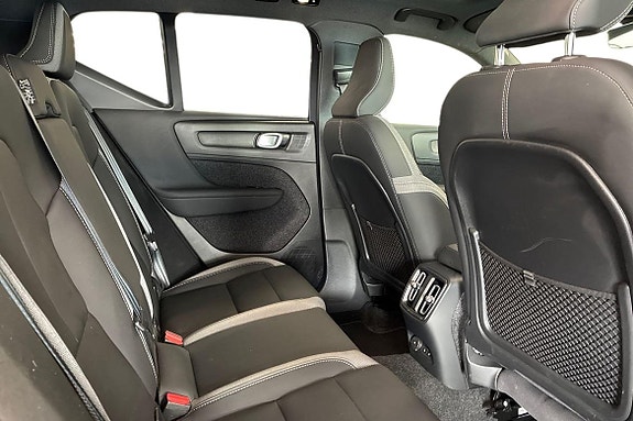 Volvo EX40 9 of 25