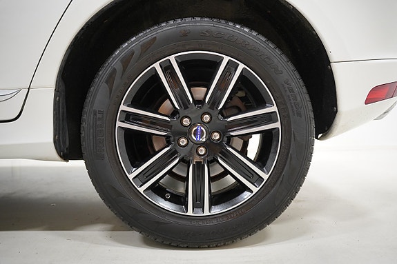 Volvo XC60 4 of 26