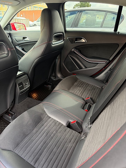 Mercedes-Benz CLA220 d 9 of 12