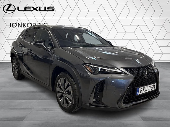 Lexus UX300h 3 of 16