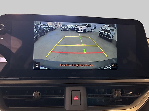 Lexus UX300h 15 of 16
