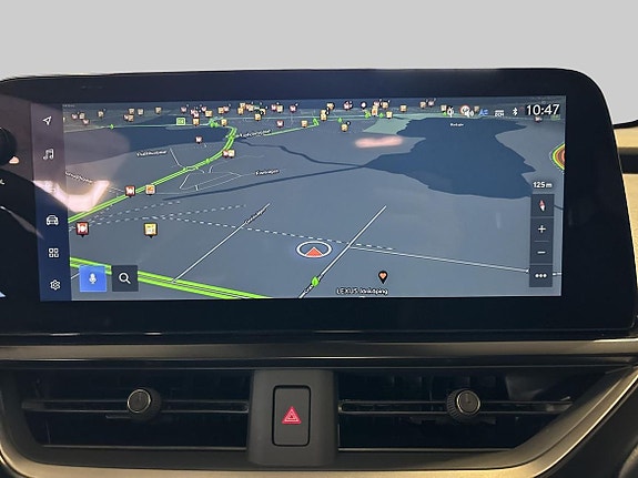 Lexus UX300h 14 of 16