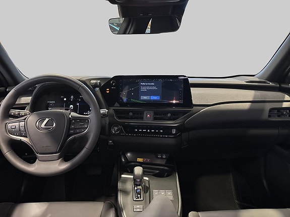 Lexus UX300h 10 of 16