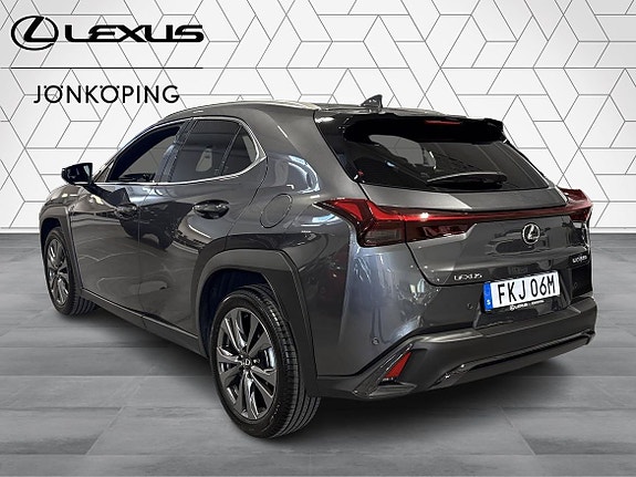 Lexus UX300h 4 of 16