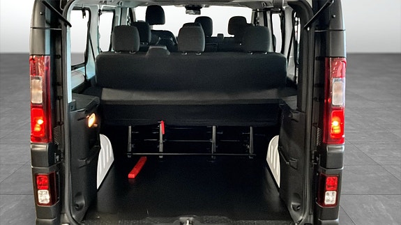 Renault Trafic 10 of 12