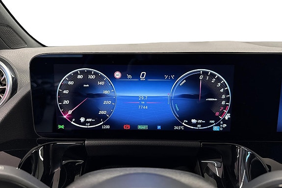 Mercedes-Benz GLA250 e 7 of 11