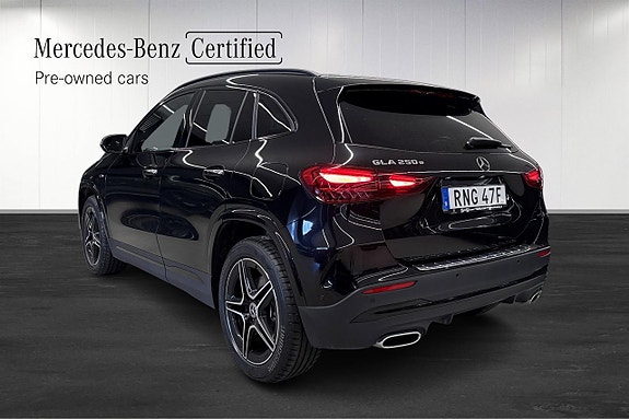 Mercedes-Benz GLA250 e 3 of 11