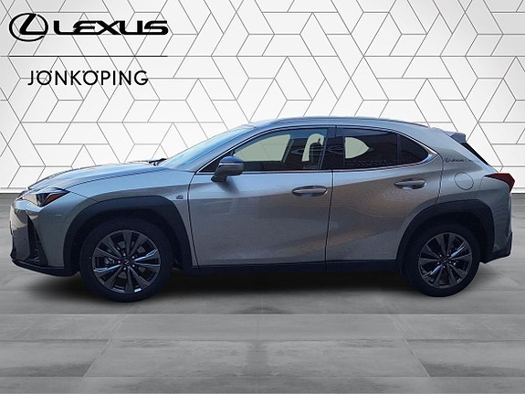 Lexus UX300h 4 of 15