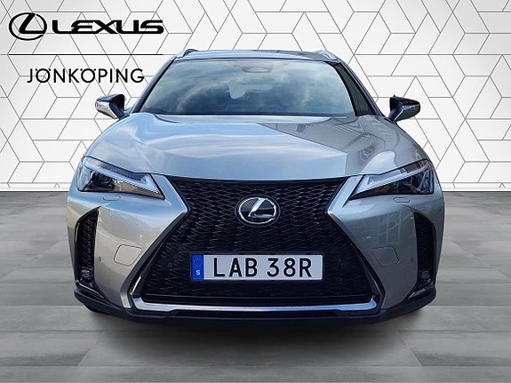 Lexus UX300h 6 of 15