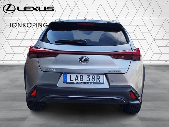 Lexus UX300h 5 of 15
