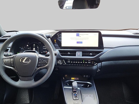 Lexus UX300h 9 of 15