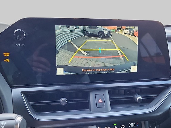Lexus UX300h 14 of 15