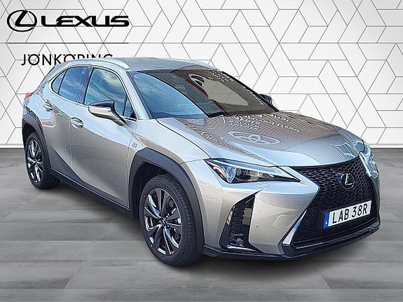 Lexus UX300h 2 of 15