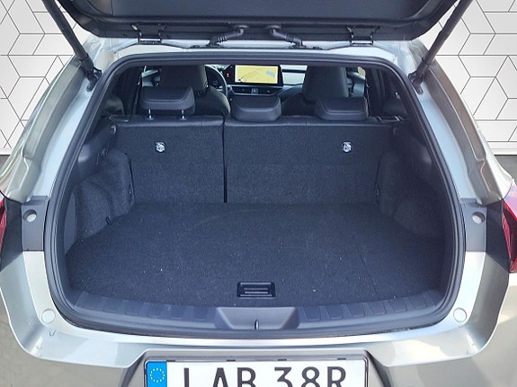 Lexus UX300h 10 of 15