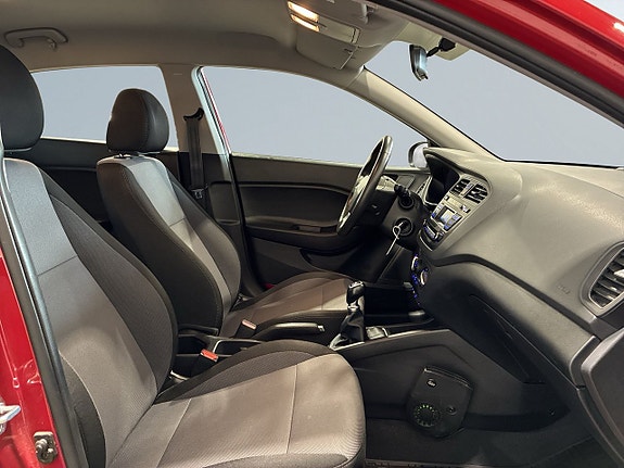 Hyundai i20 10 of 19