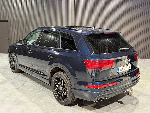 Audi Q7 12 of 24