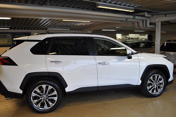 Toyota RAV4 7 of 14